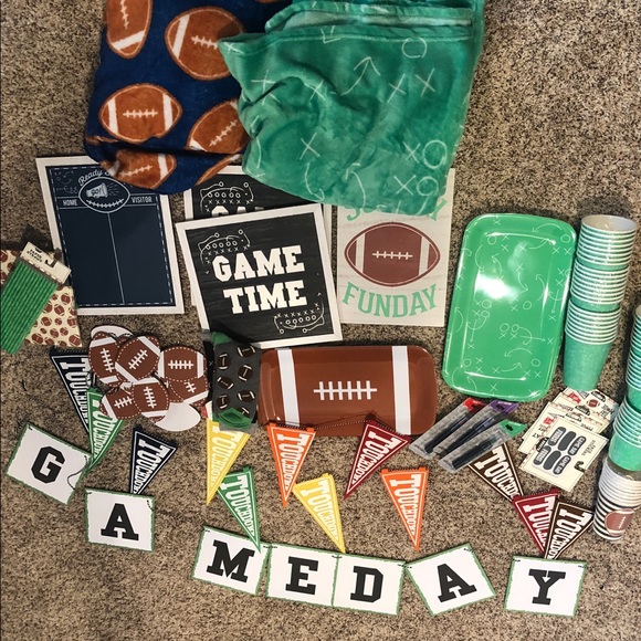 Football Party Decor - Picture 1 of 6